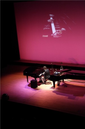 ピアニストまらしぃ、演奏の様子