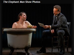 舞台『エレファント・マン』のステージに立つ、ブラッドリー・クーパー