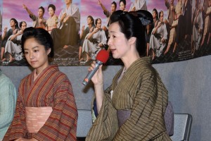 『花燃ゆ』完成試写会に登壇した井上真央と檀ふみ