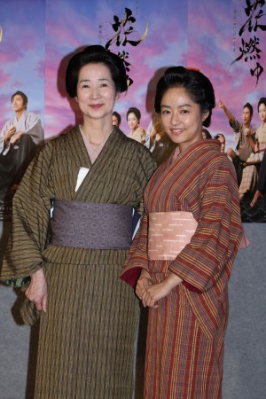 『花燃ゆ』完成試写会に登壇した井上真央と檀ふみ