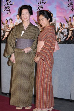 『花燃ゆ』完成試写会に登壇した井上真央と檀ふみ