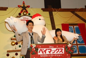 『ベイマックス』ジャパン・プレミアイベントに出席した小泉孝太郎、ベイマックス、菅野美穂