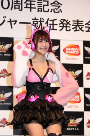 『鉄拳』20周年プレス発表会に登場した佐野ひなこ