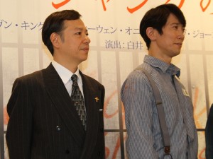 舞台『ロンドン版 ショーシャンクの空に』公開舞台稽古に登場した板尾創路、佐々木蔵之介