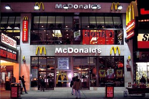 マクドナルド、店内でうっかりポルノを放映！　男性客「悪い気はしなかった」