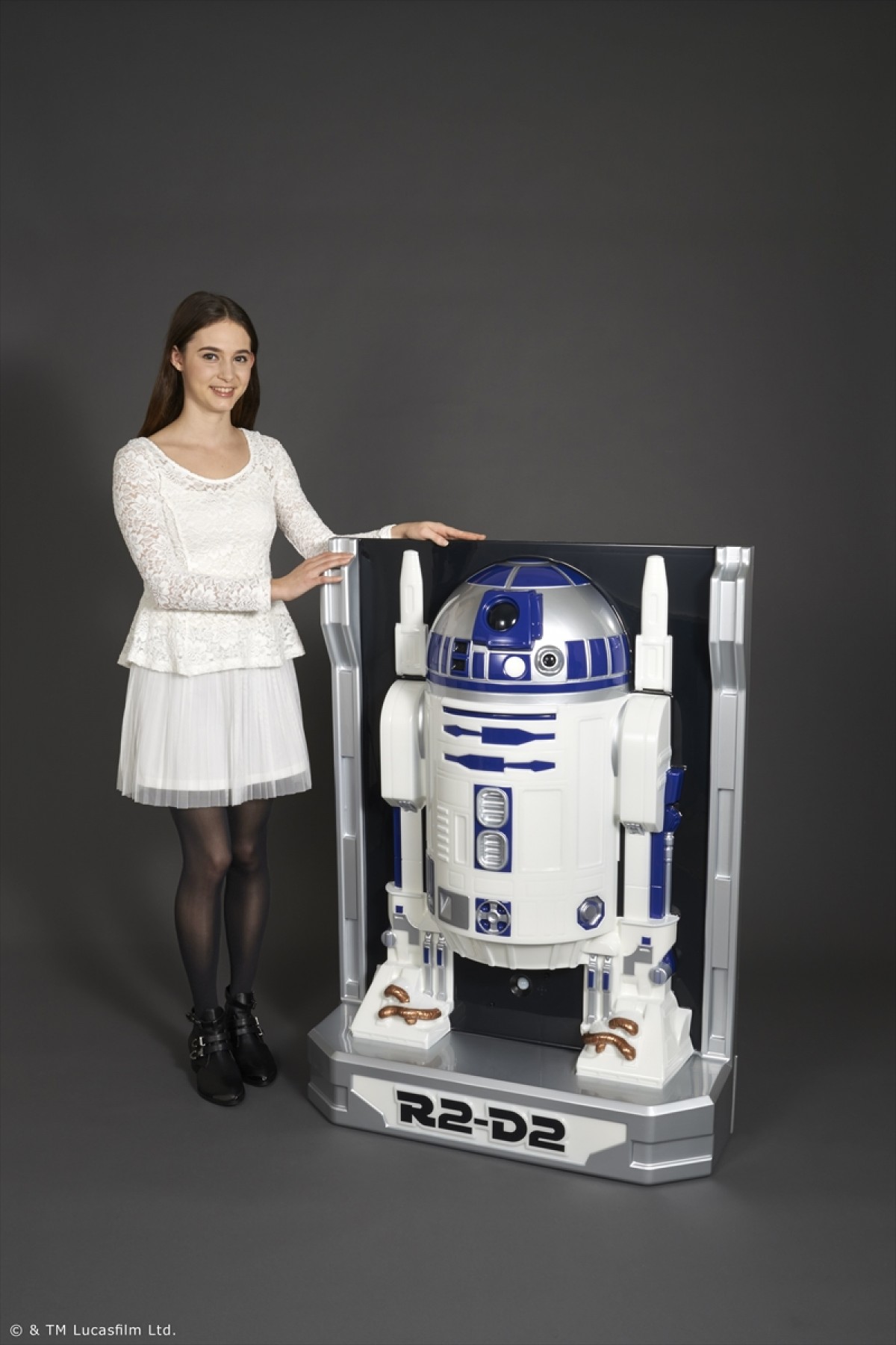 『スター・ウォーズ』R2‐D2、喋る等身大フィギュアに！人感センサーも搭載