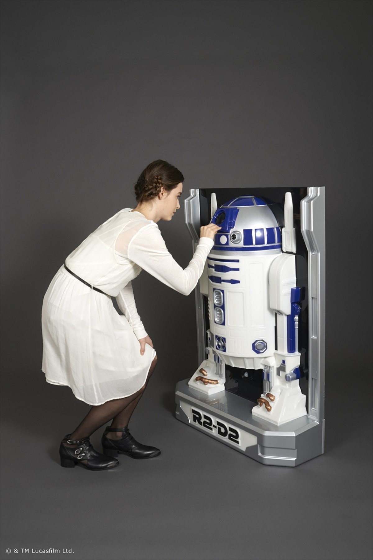 『スター・ウォーズ』R2‐D2、喋る等身大フィギュアに！人感センサーも搭載