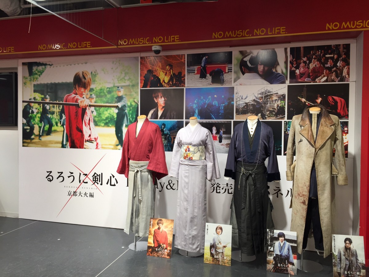 『るろ剣』伊勢谷友介と神木隆之介のキャラクター衣装、国内で初展示