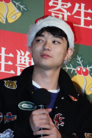 染谷将太、寄生獣「ミギークリスマス」イベントにて