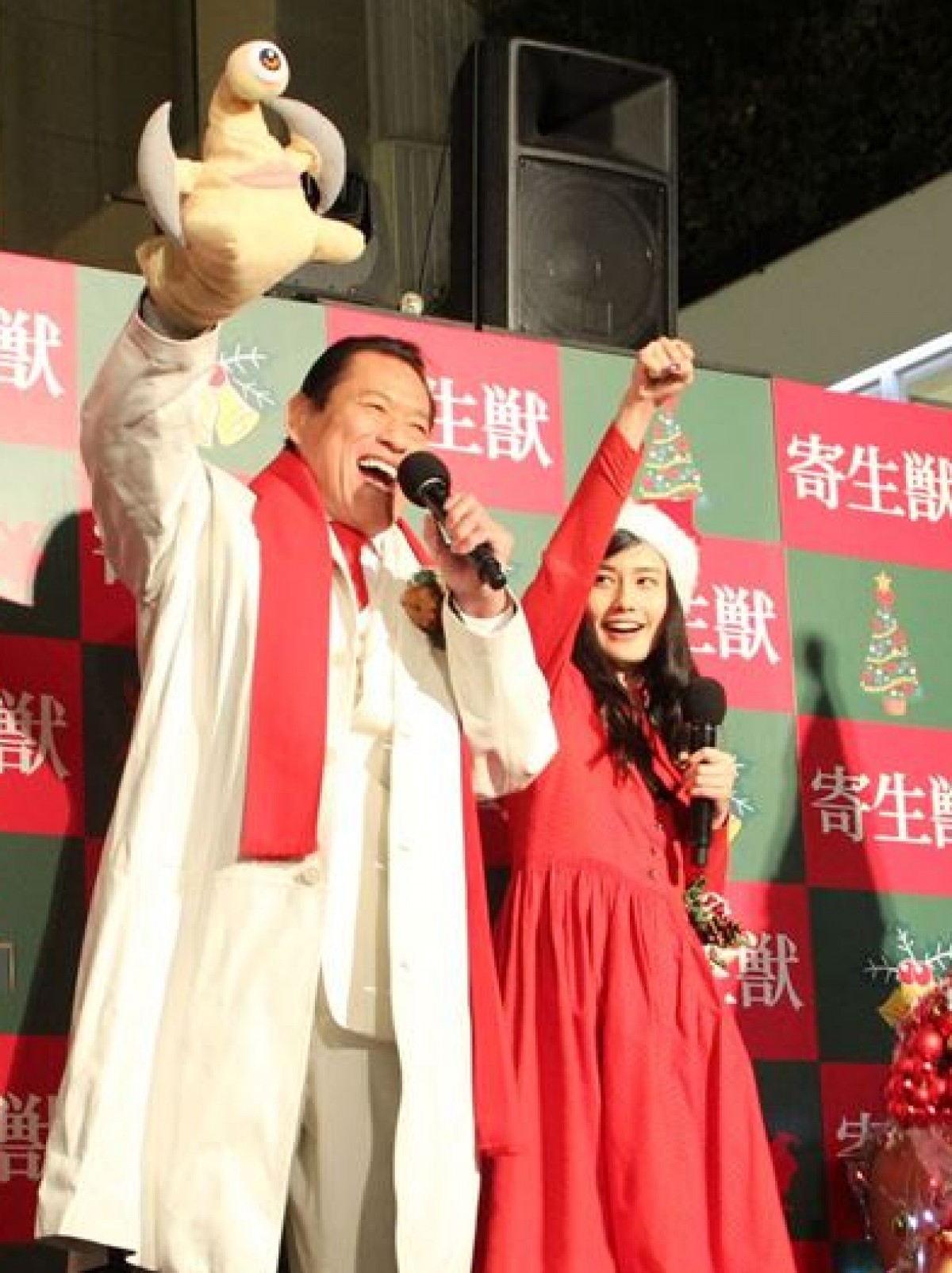 橋本愛、アントニオ猪木とともに「ミギークリスマス!1、2、3、ダー」