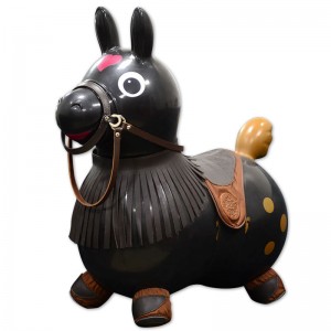 ロディがOrobiancoとコラボ！　シックなラグジュアリー仕様で大人もワクワク