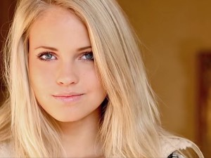 2014年「世界で最も美しい顔100人」22位：エミリー・ネラング