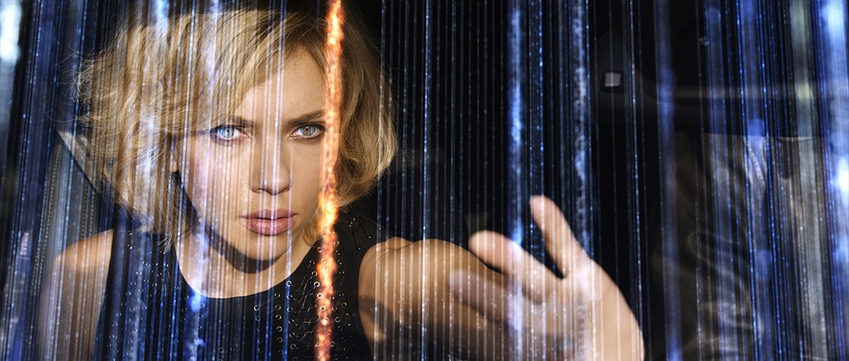 草薙素子にあたる役を演じるスカーレット・ヨハンソン　※『LUCY／ルーシー』場面写真より