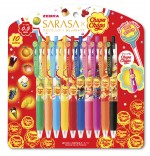 「サラサクリップ×チュッパチャプス」　10色セット（1800円・税別）：グリーンアップル（緑）／マンゴー（オレンジ）／バニラ（ライトブルー）／プリン（黄）／チェリー（赤）／コーラ（青）／ピーチ（ピンク）／グレープ（マゼンタ）／レッドオレンジ（オレンジ）／チョコバニラ（黒）