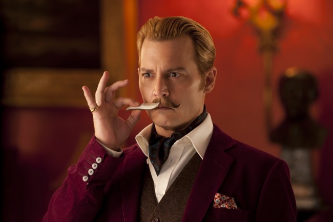 ジョニー・デップ、“ちょびヒゲ”キャラを引っさげ来日!