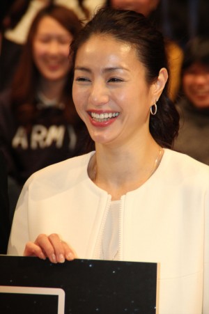 『流星ワゴン』完成披露特別試写会に登壇した井川遥