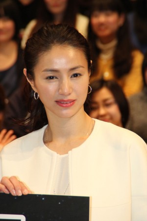 『流星ワゴン』完成披露特別試写会に登壇した井川遥