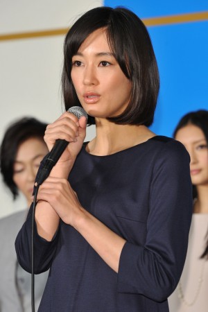 『ゴーストライター』記者会見に登壇した水川あさみ