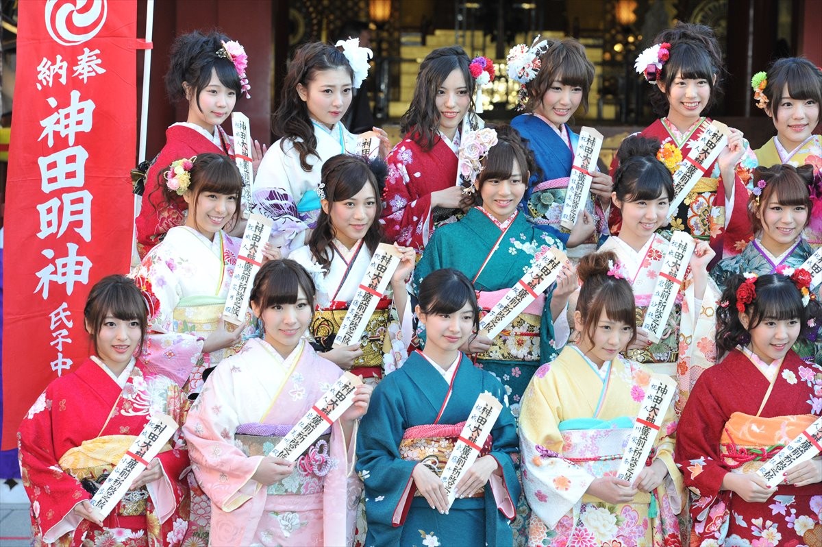 艶やかな22人が勢ぞろい！AKB48グループ「2015年新成人メンバー 成人式」撮影会