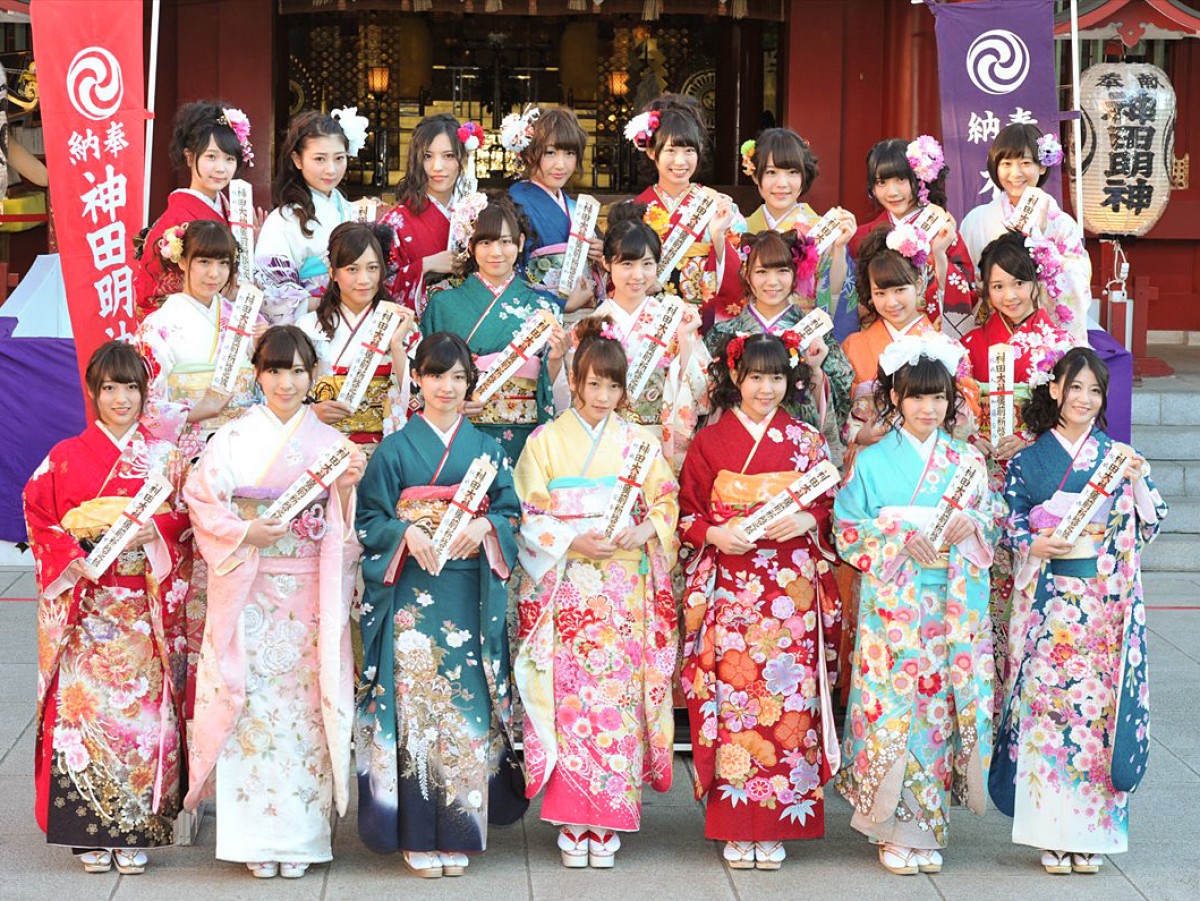 艶やかな22人が勢ぞろい！AKB48グループ「2015年新成人メンバー 成人式」撮影会