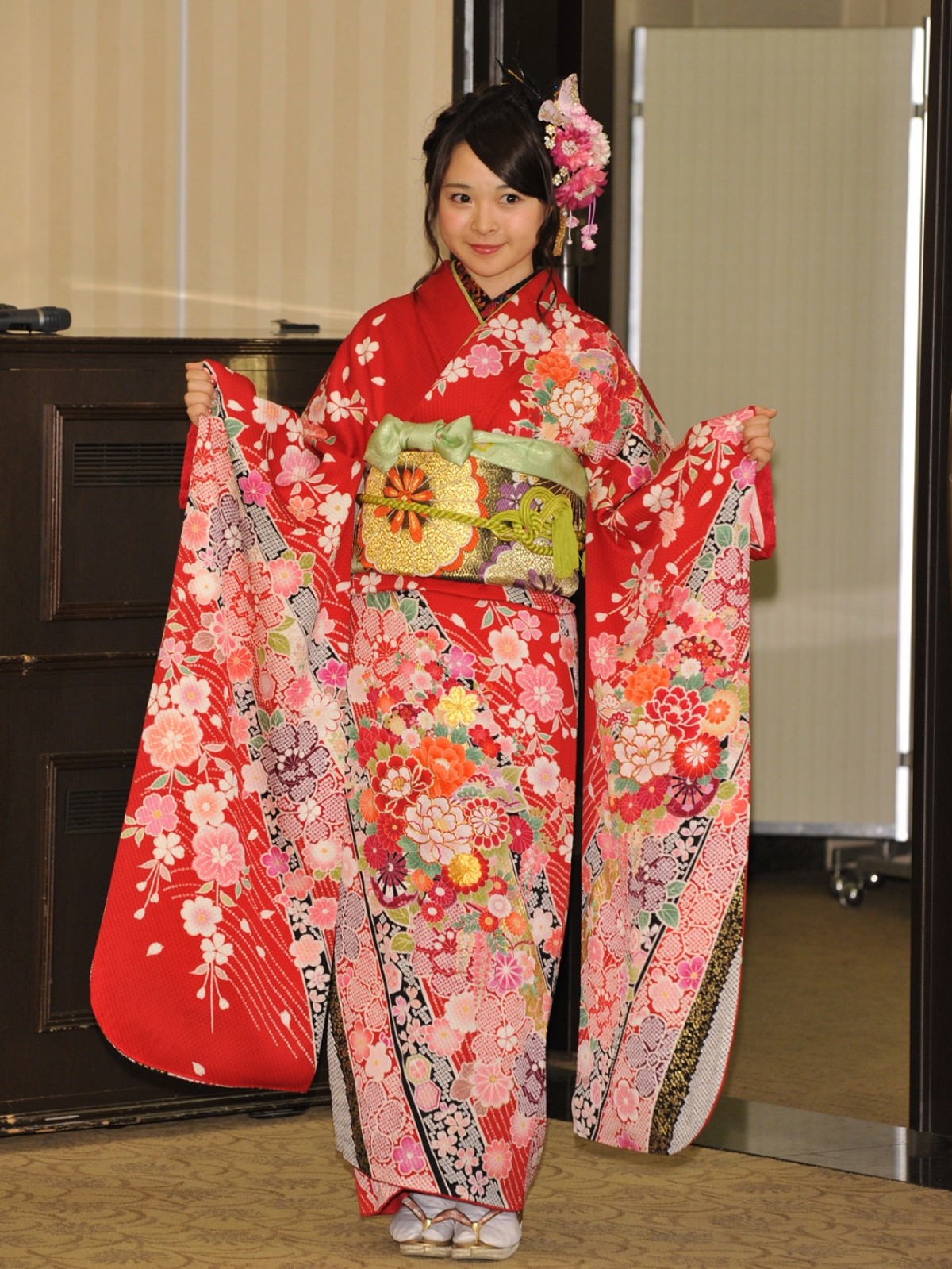 艶やかな22人が勢ぞろい！AKB48グループ「2015年新成人メンバー 成人式」撮影会