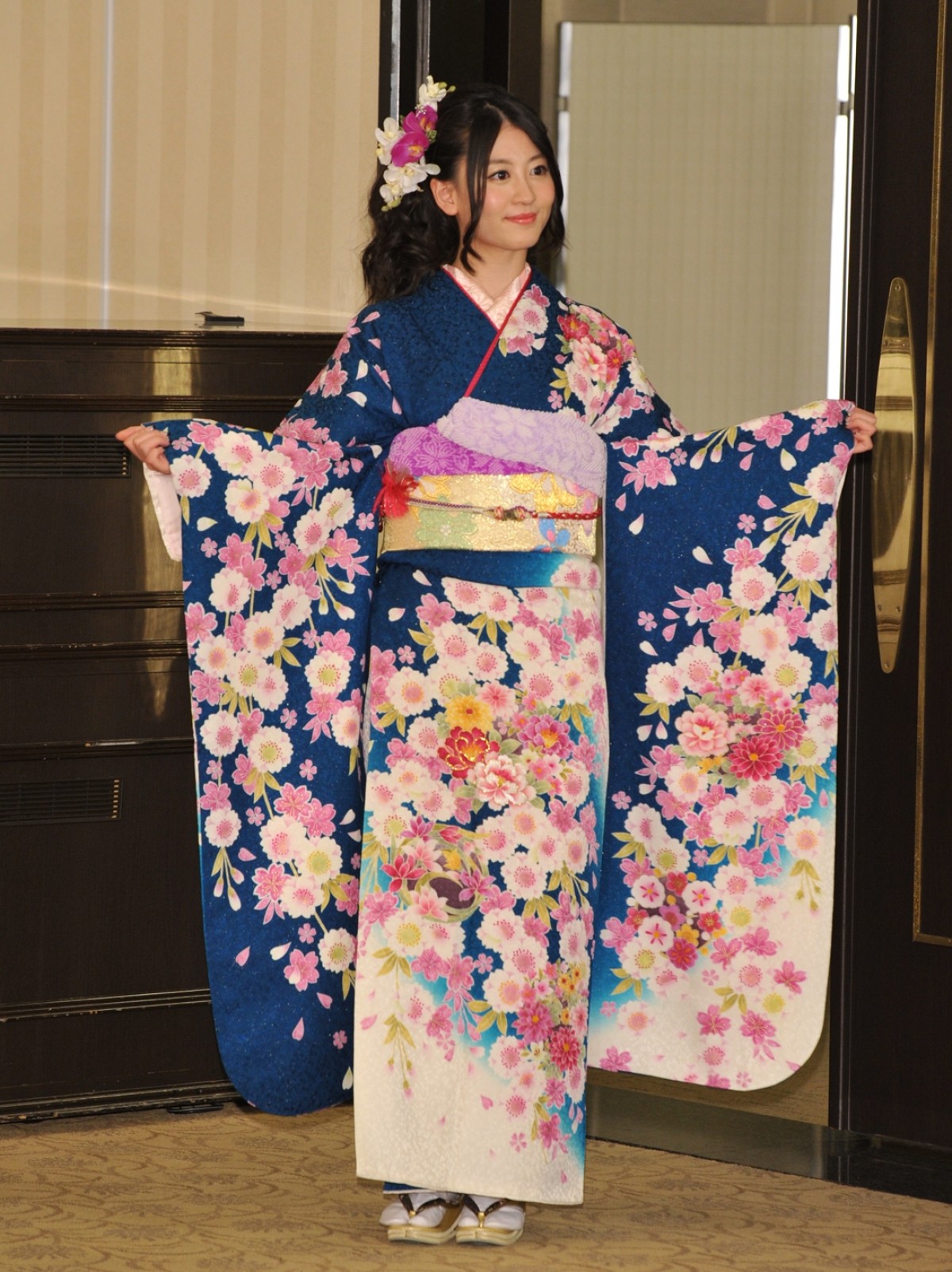 艶やかな22人が勢ぞろい！AKB48グループ「2015年新成人メンバー 成人式」撮影会