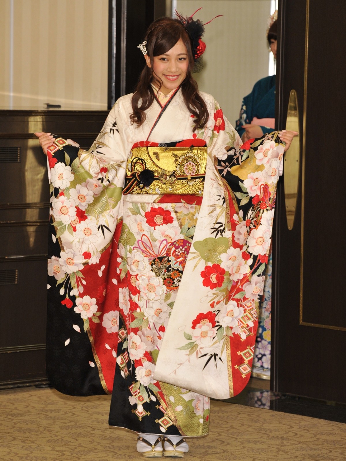 艶やかな22人が勢ぞろい！AKB48グループ「2015年新成人メンバー 成人式」撮影会