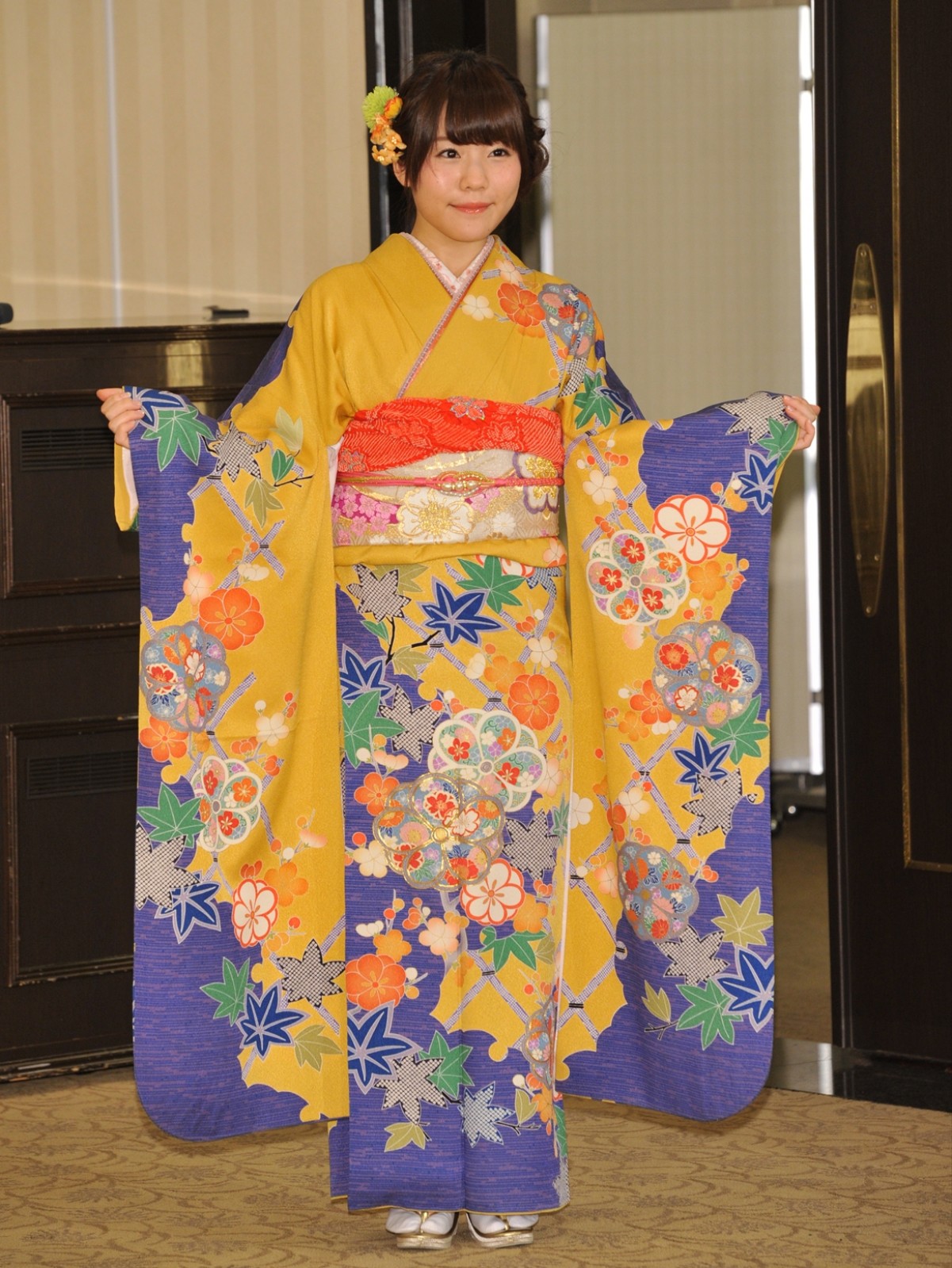 艶やかな22人が勢ぞろい！AKB48グループ「2015年新成人メンバー 成人式」撮影会