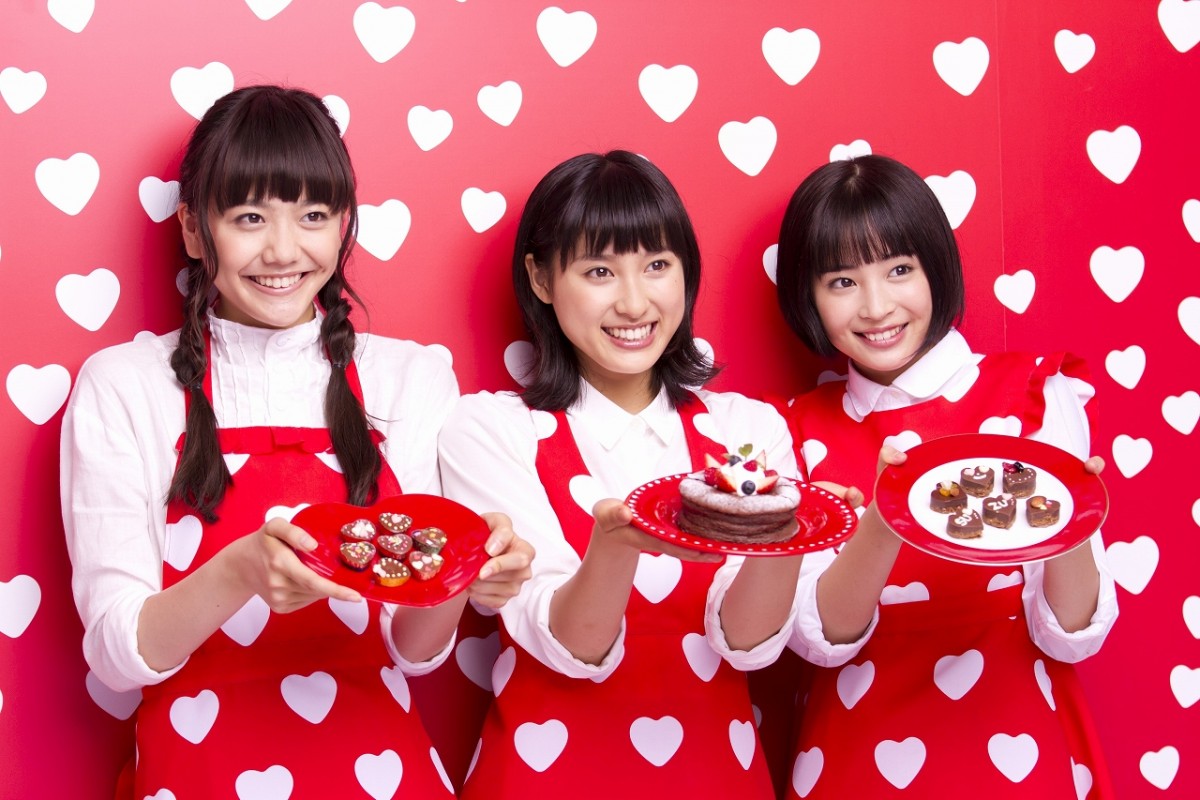 土屋太鳳、松井愛莉、広瀬すずがチョコ作り　バレンタインの“初恋”思い出話も告白