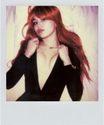 米ファッション誌「V Magazine」で掲載された、マイリー・サイラスのポラロイド写真