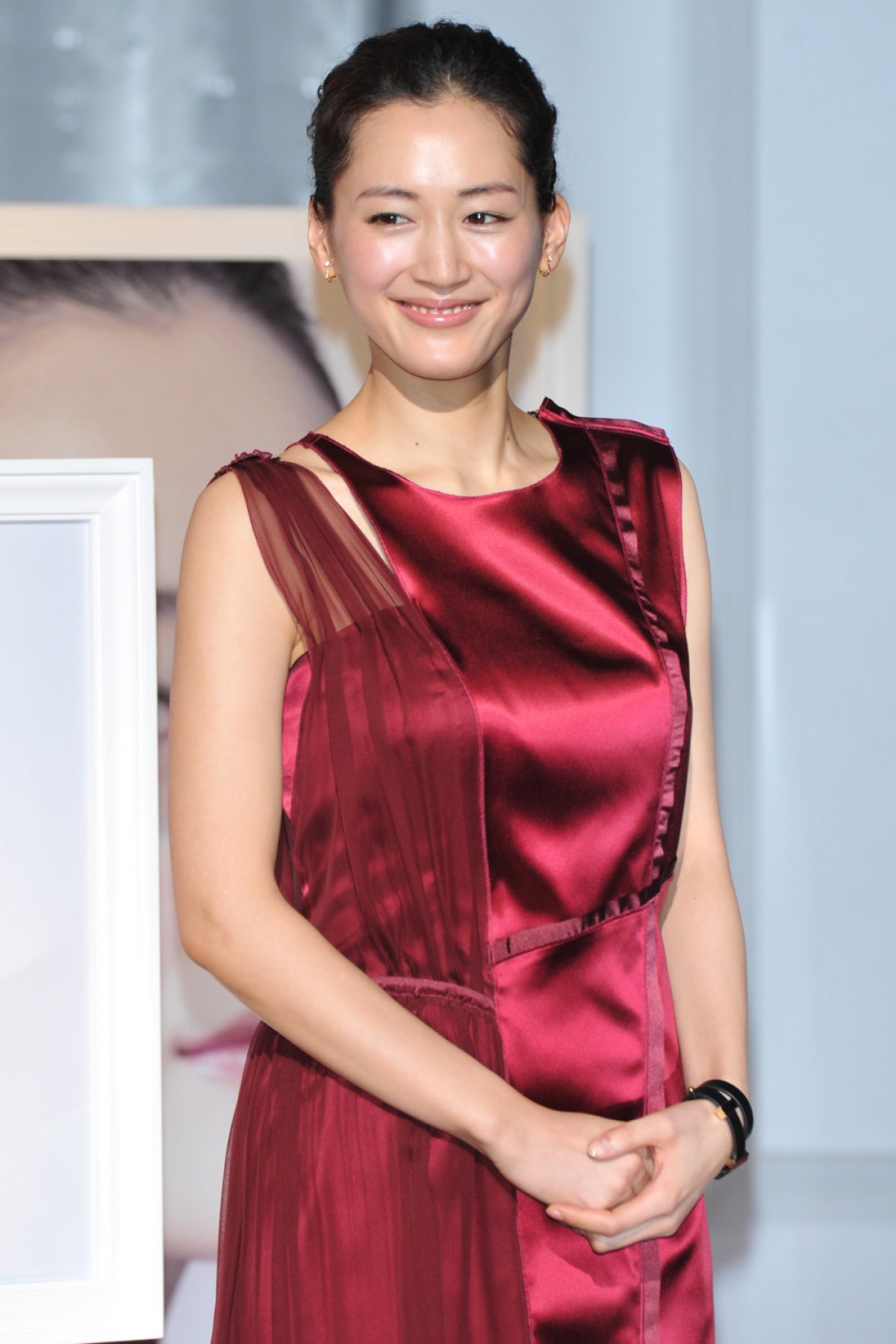 綾瀬はるか、松坂桃李との熱愛疑惑を否定　「お友だちです！」と笑顔