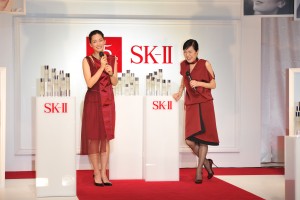 桃井かおり、綾瀬はるか、「SK‐II誕生35周年キックオフセレモニー」にて
