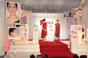 桃井かおり、綾瀬はるか、「SK‐II誕生35周年キックオフセレモニー」にて