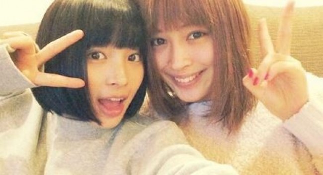 広瀬アリス&すず姉妹、仲良くピース!