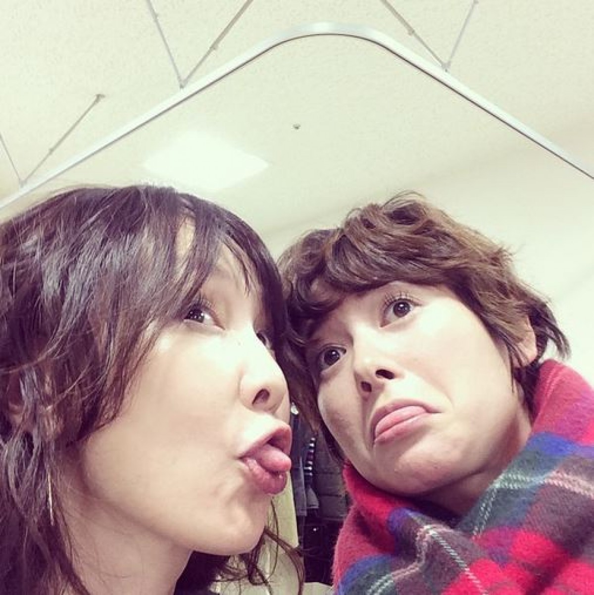真木よう子、YOUと変顔披露!