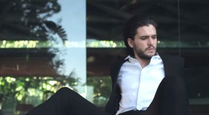 キット・ハリントン、「JIMMY CHOO／ジミー チュウ」2014年秋冬コレクションでも活躍