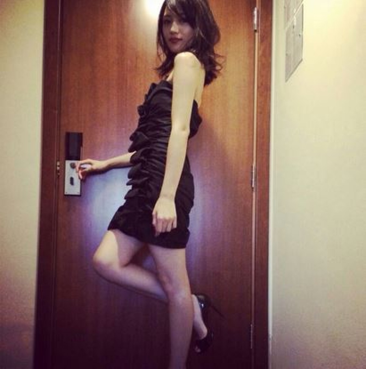 川口春奈、セクシードレス姿のオフショット披露  ファンから「素敵すぎ！」と大反響