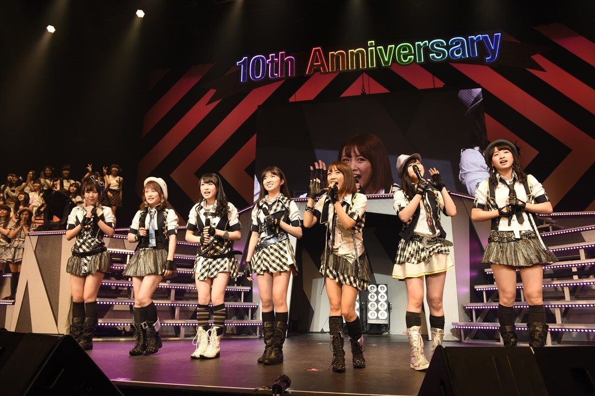 AKB一期生、再集結！ 前田敦子とのメンバー写真にファン大興奮