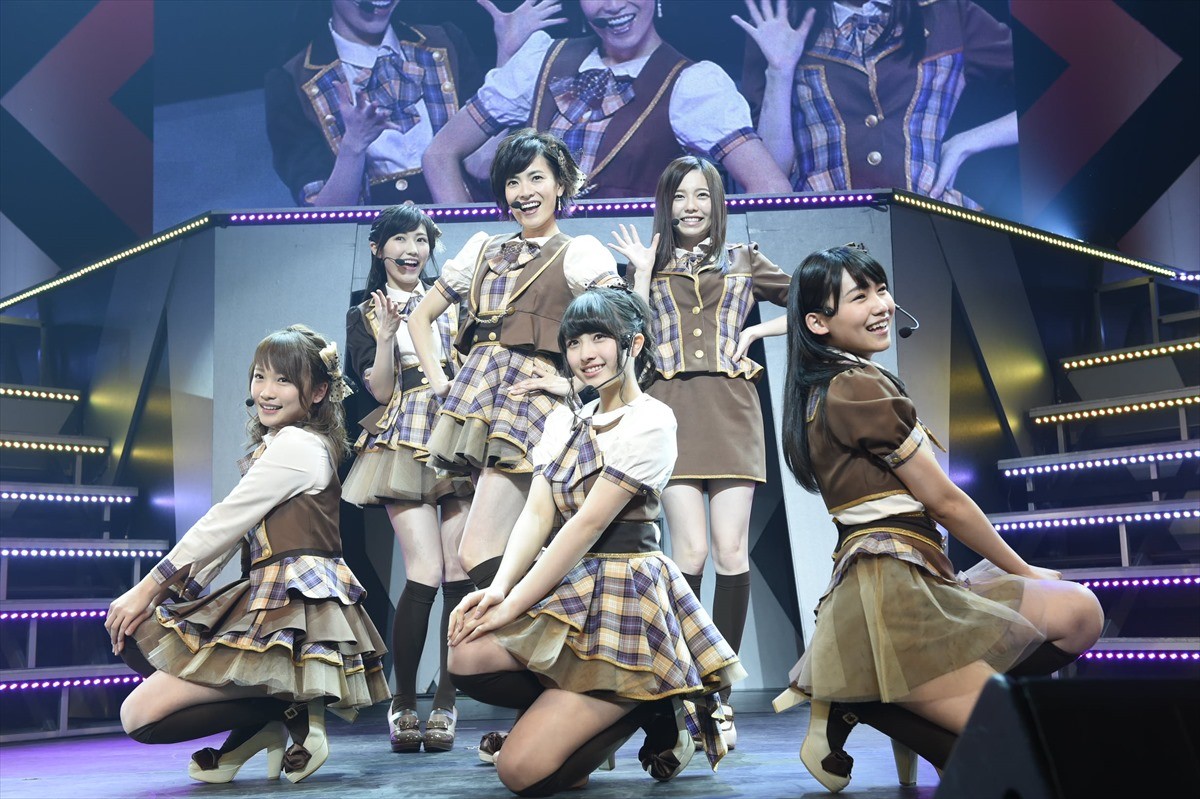 AKB一期生、再集結！ 前田敦子とのメンバー写真にファン大興奮