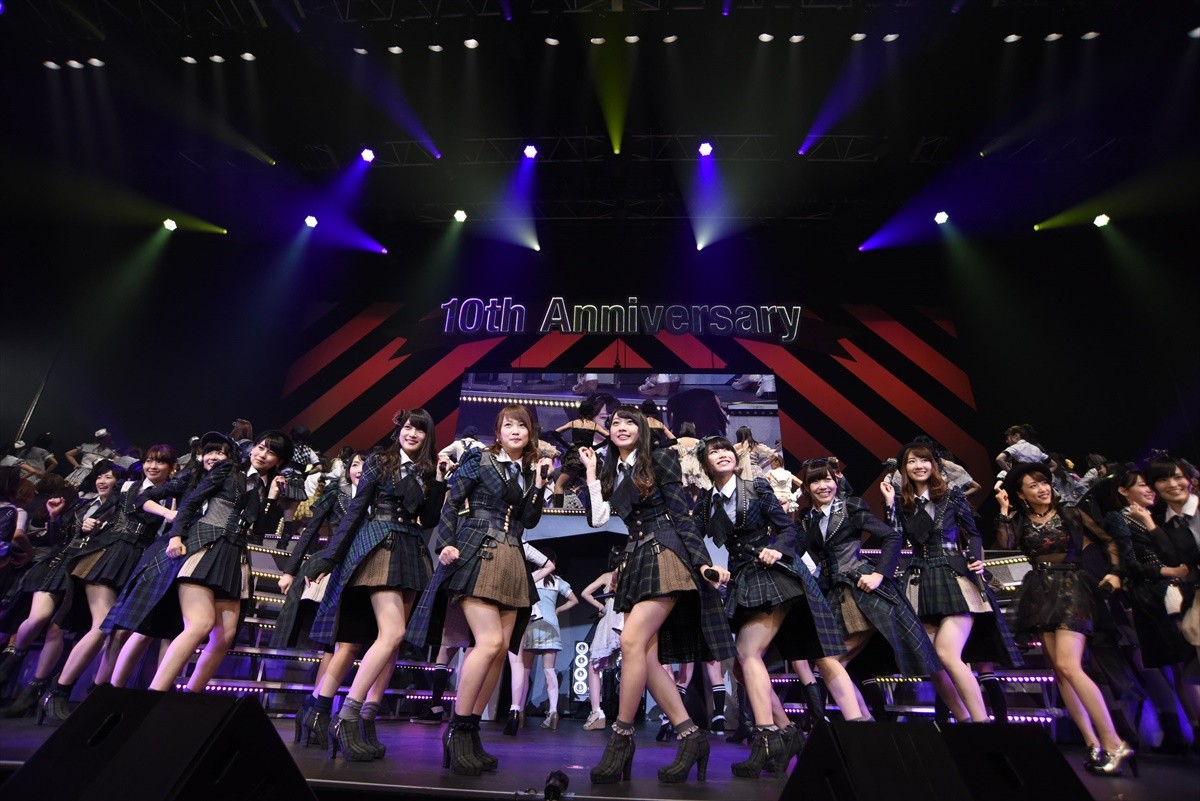 AKB一期生、再集結！ 前田敦子とのメンバー写真にファン大興奮