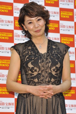 『第26回 日本ジュエリー ベスト ドレッサー賞』を受賞した片平なぎさ