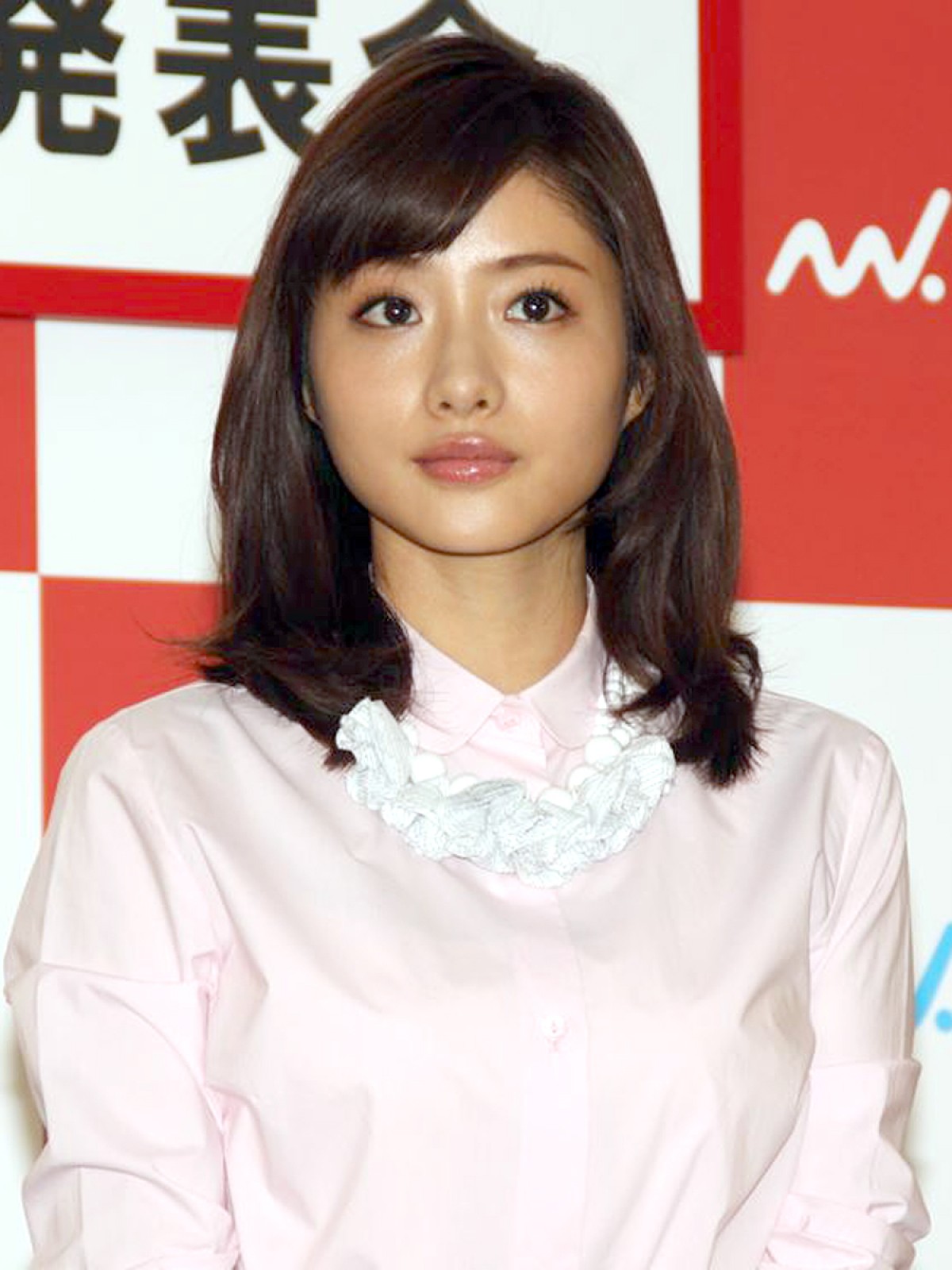  石原さとみ、「人間力を身につけたい」力強い抱負語る