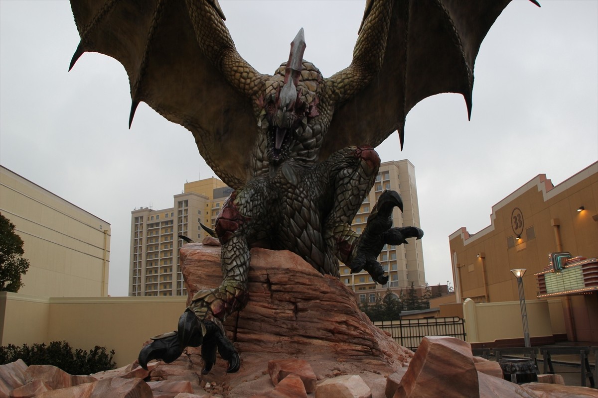 USJ『モンハン』アトラクションに行ってみた　等身大ジンオウガが地響き・雷撃を呼ぶ