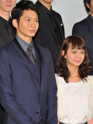 ドラマスペシャル『永遠の0』制作発表記者会見に登場した向井理、多部未華子