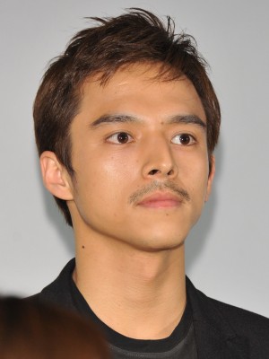 ドラマスペシャル『永遠の0』制作発表記者会見に登場した満島真之介