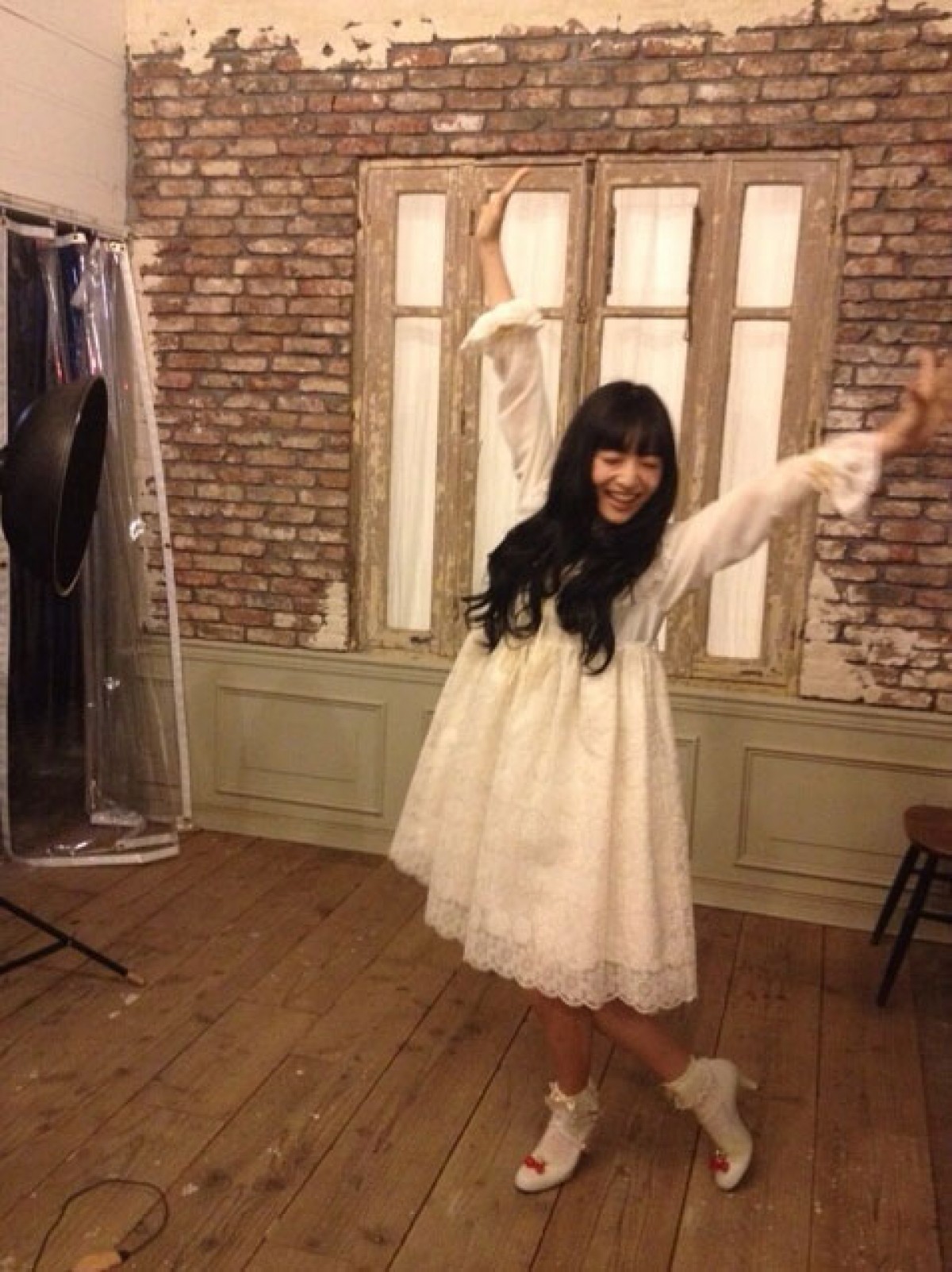 神田沙也加、『アナ雪』風ファッション披露！声優・緒方恵美も初スタイルブックに祝福