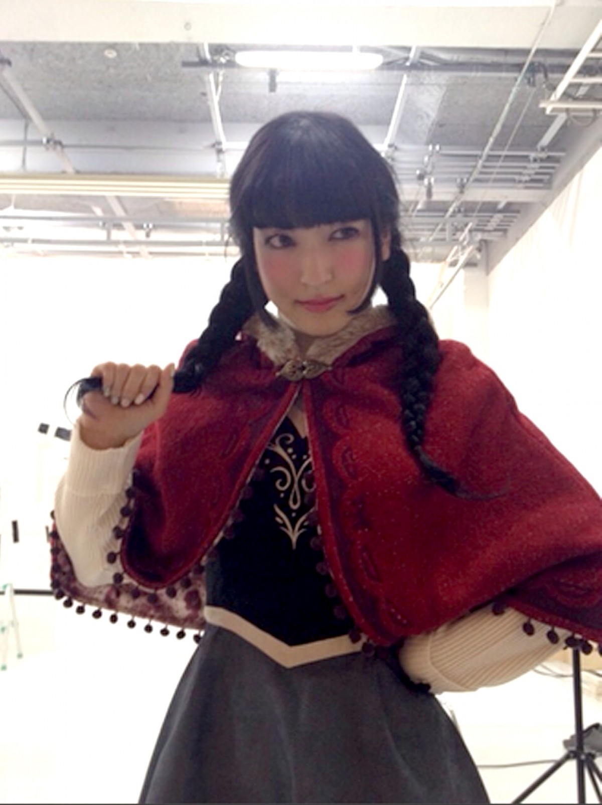 神田沙也加、『アナ雪』風ファッション披露！声優・緒方恵美も初スタイルブックに祝福