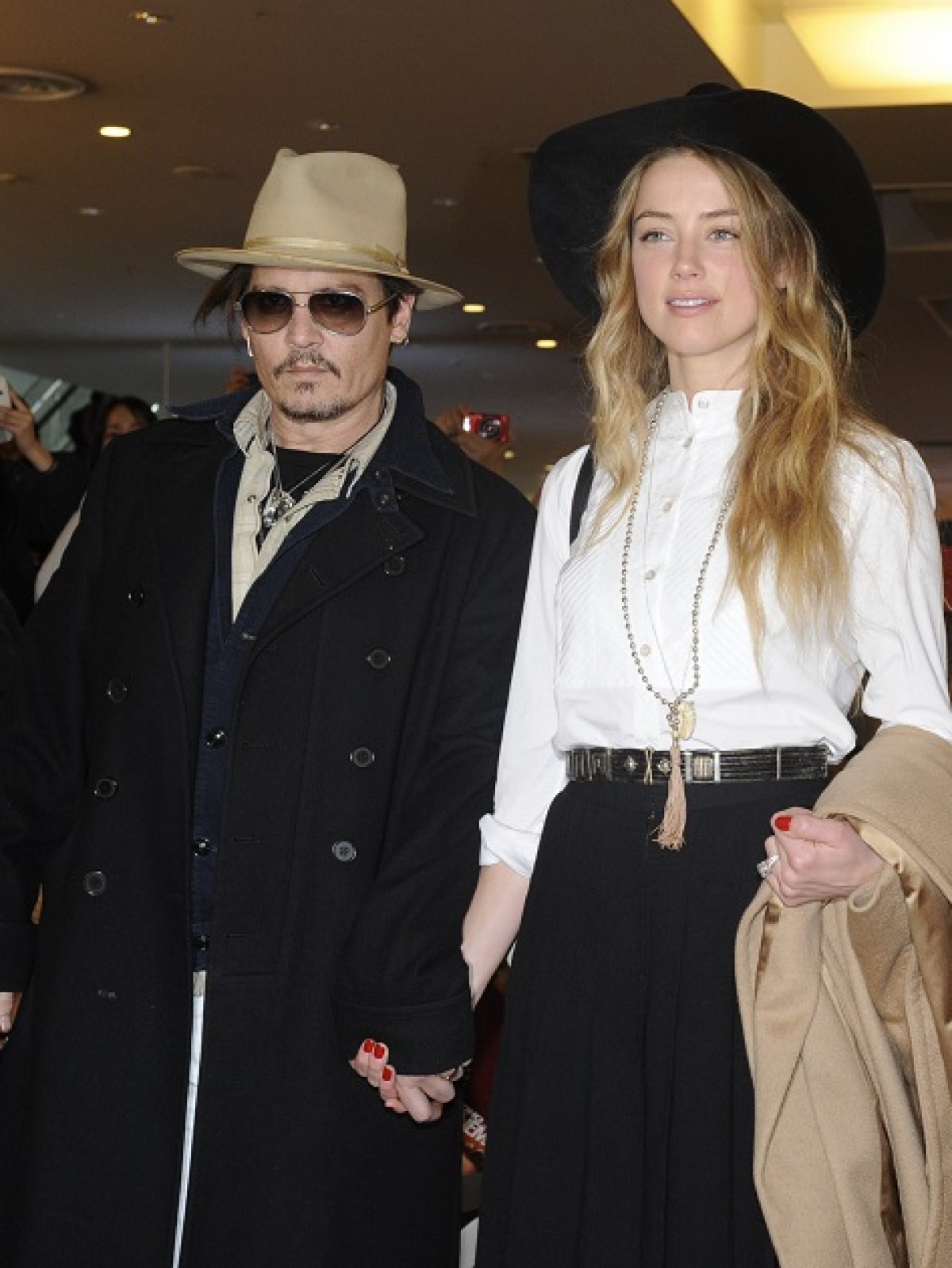 ジョニー・デップ、婚約者のアンバー・ハードと共に1年6ヵ月ぶり11度目の来日