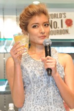 ローラ、『ジムビーム』戦略説明会にて