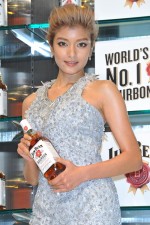 ローラ、『ジムビーム』戦略説明会にて